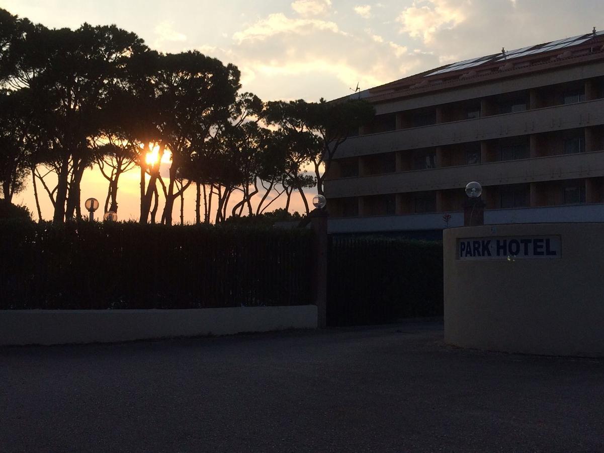 Park Hotel Baia Domizia Exterior foto